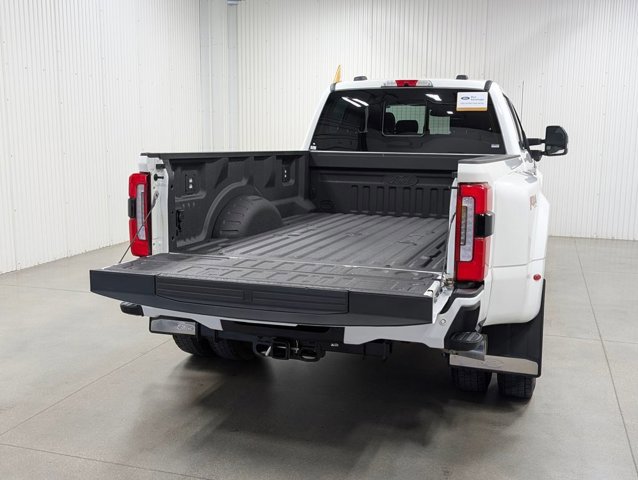 Certified 2025 Ford F450 Platinum w/ Platinum Plus Package AWD/4WD image 23