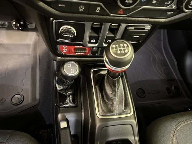 Used 2025 Jeep Wrangler Sport AWD/4WD image 12