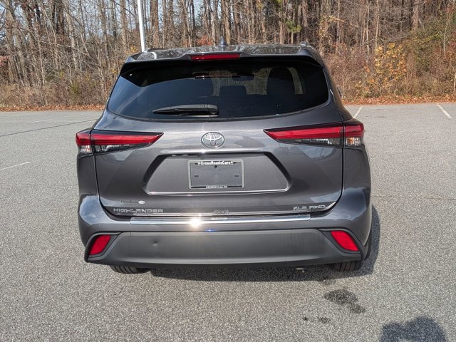 Used 2020 Toyota Highlander XLE image 5