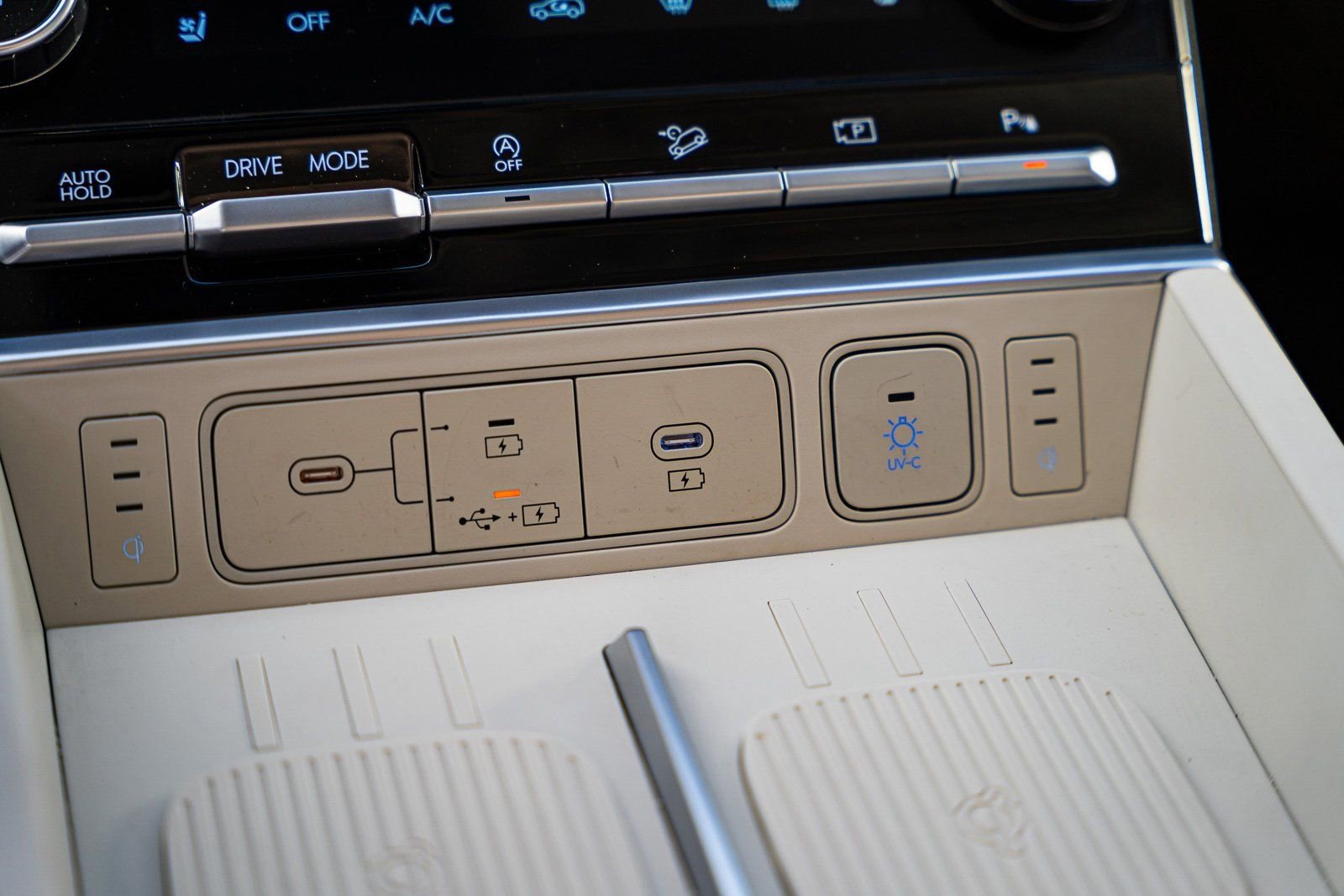 Used 2025 Hyundai Santa Fe Calligraphy w/ Tow & Go Package image 44