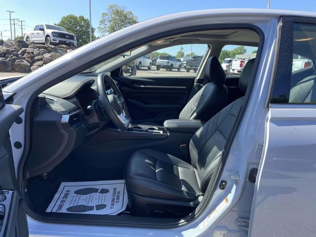 Used 2023 Nissan Altima 2.5 SR w/ SR Premium Package image 16