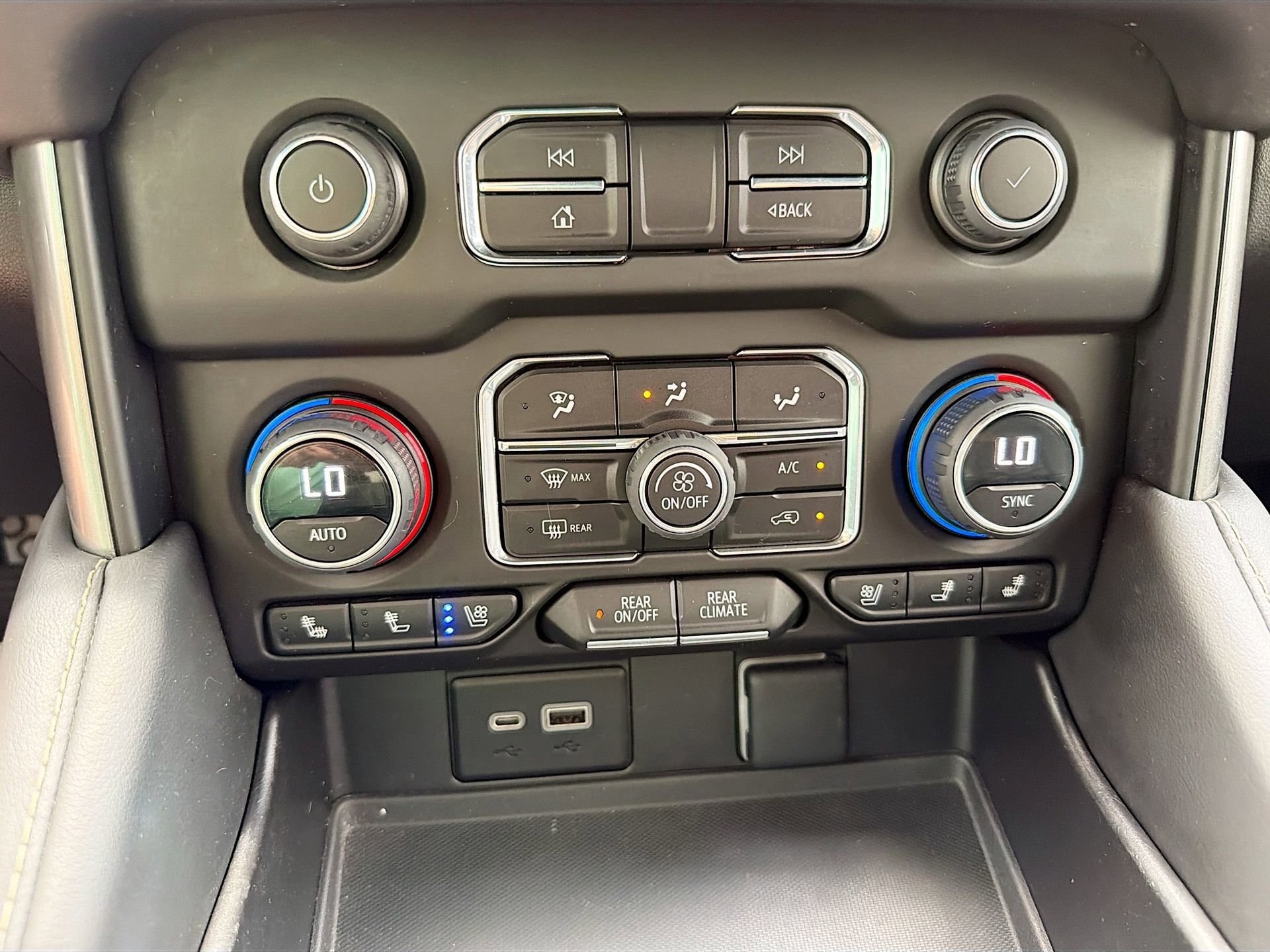 Used 2023 Chevrolet Tahoe Premier AWD/4WD image 20