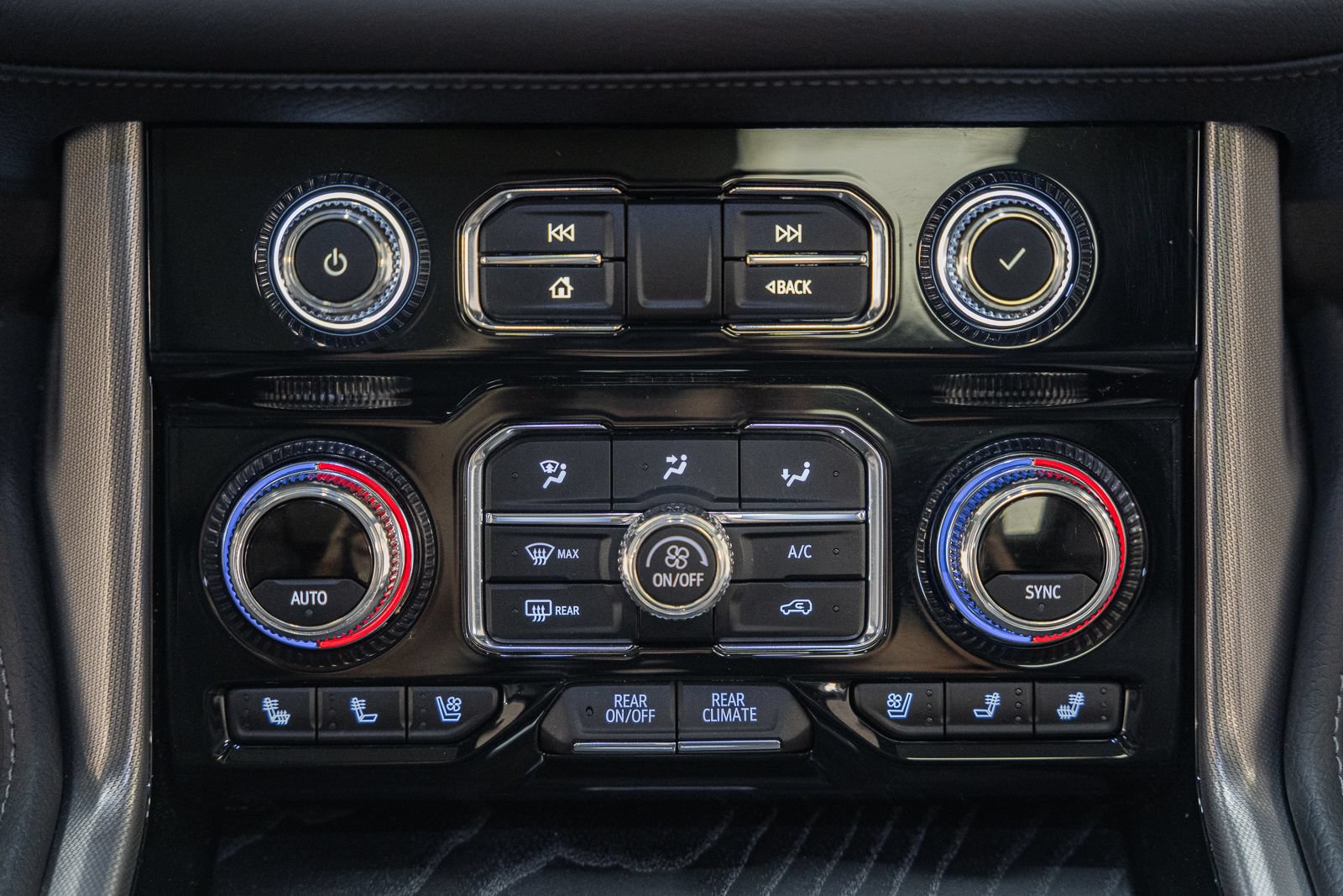 Used 2024 GMC Yukon Denali w/ Max Trailering Package AWD/4WD image 32