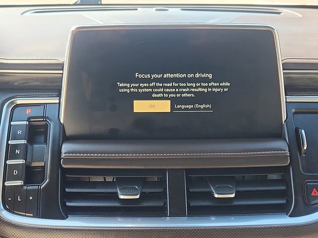 Used 2024 GMC Yukon XL SLT w/ SLT Luxury Package image 16