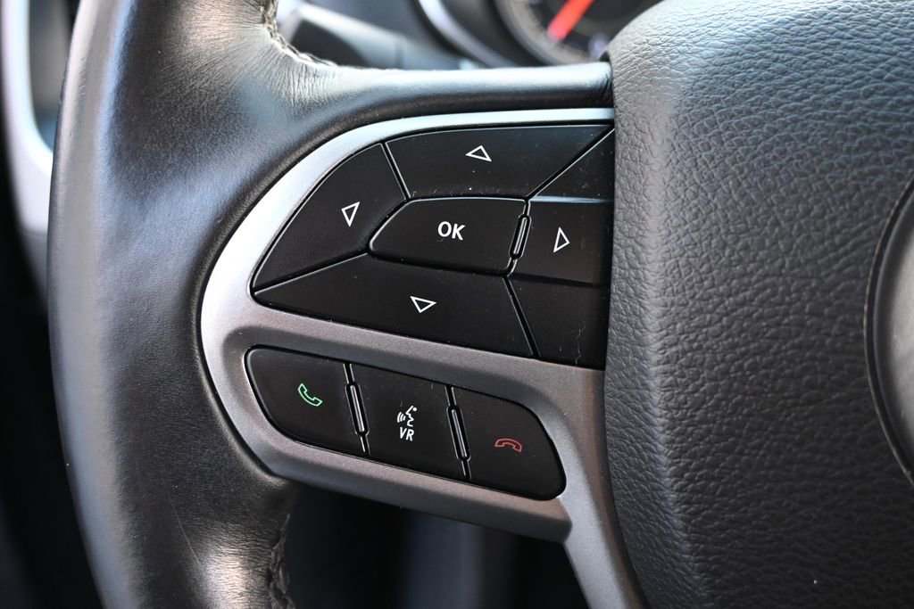 Used 2019 Jeep Cherokee Latitude Plus w/ Comfort/Convenience Group AWD/4WD image 31