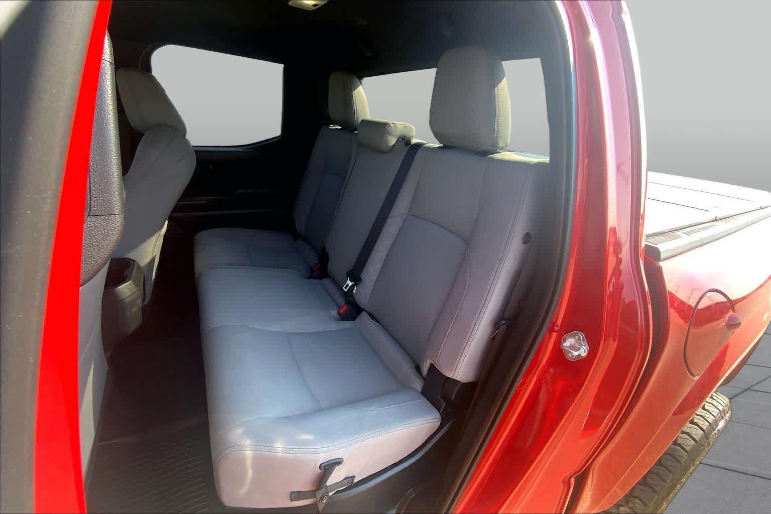 Used 2025 Toyota Tacoma SR5 AWD/4WD image 21