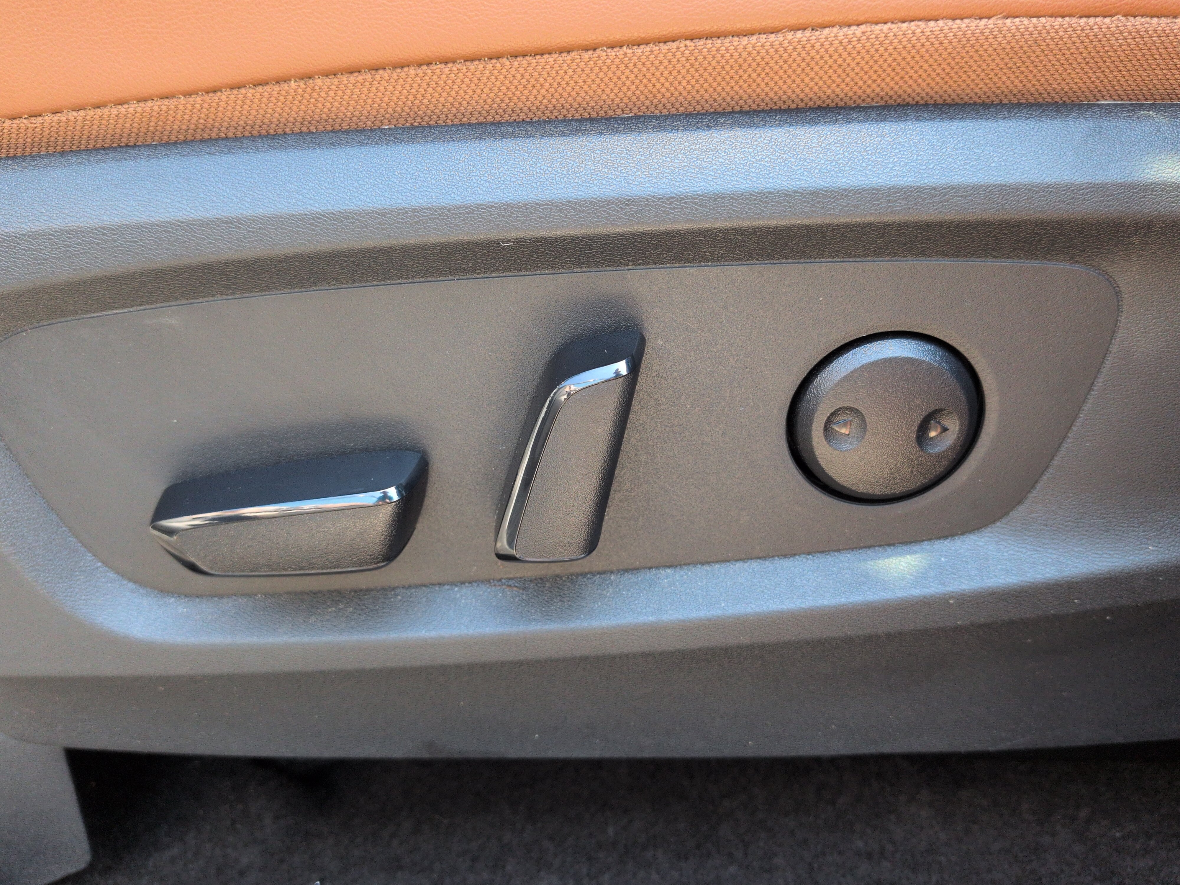 Used 2025 Nissan Pathfinder Platinum FWD image 29