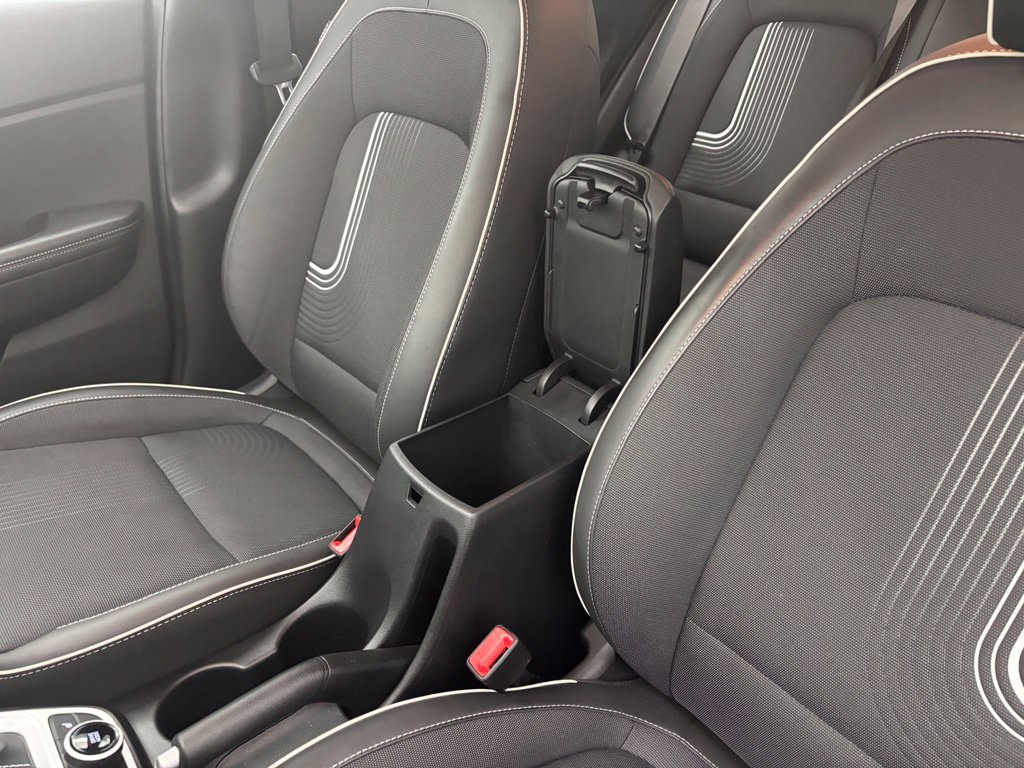 Used 2024 Hyundai Venue Limited FWD image 25