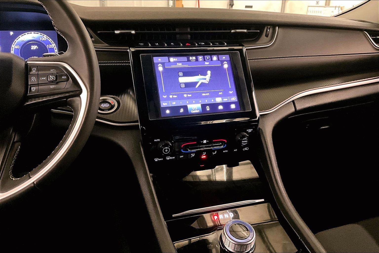 Used 2023 Jeep Grand Cherokee L Laredo image 6