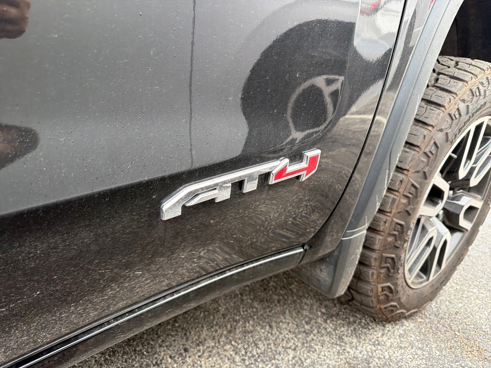 Used 2023 GMC Sierra 1500 AT4 w/ Technology Package AWD/4WD image 5