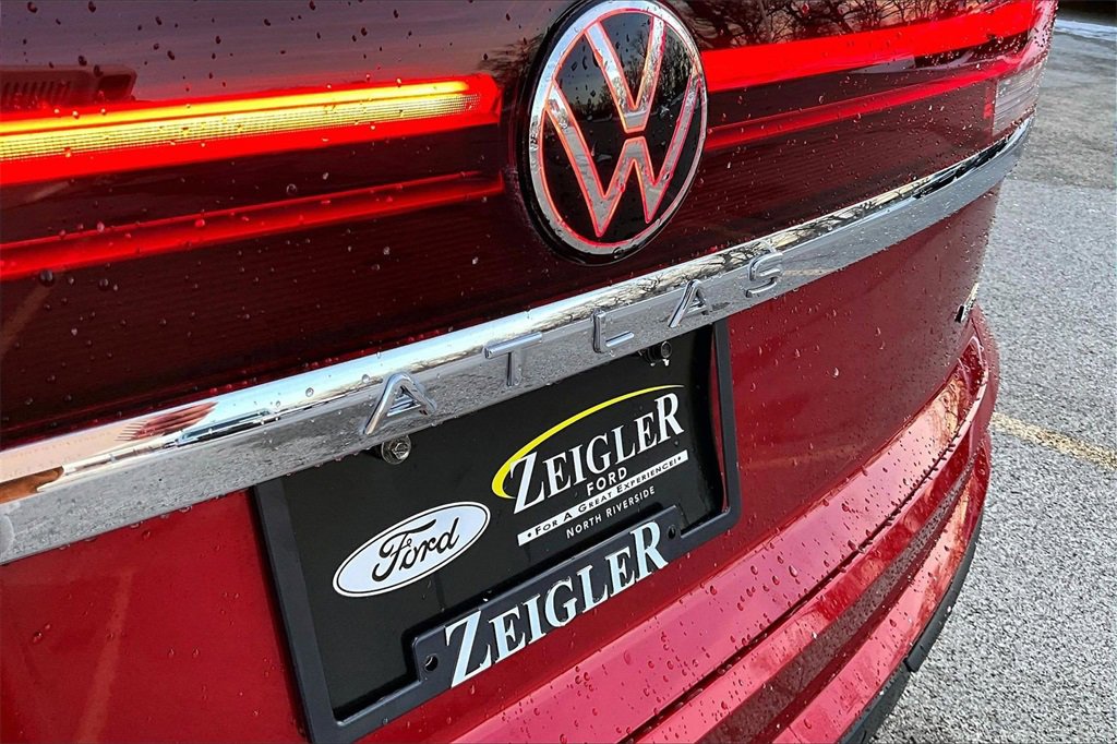 Used 2024 Volkswagen Atlas Cross Sport SE w/ Panoramic Sunroof Package image 8