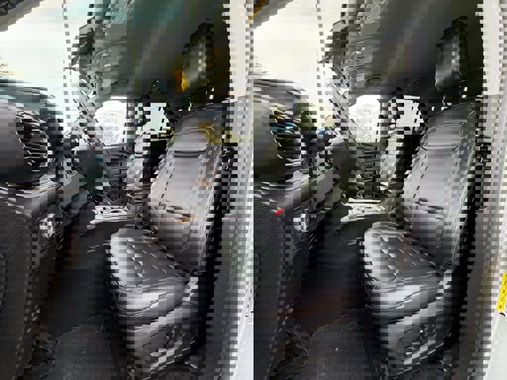 Certified 2022 Ford Explorer XLT w/ Equipment Group 202A image 11