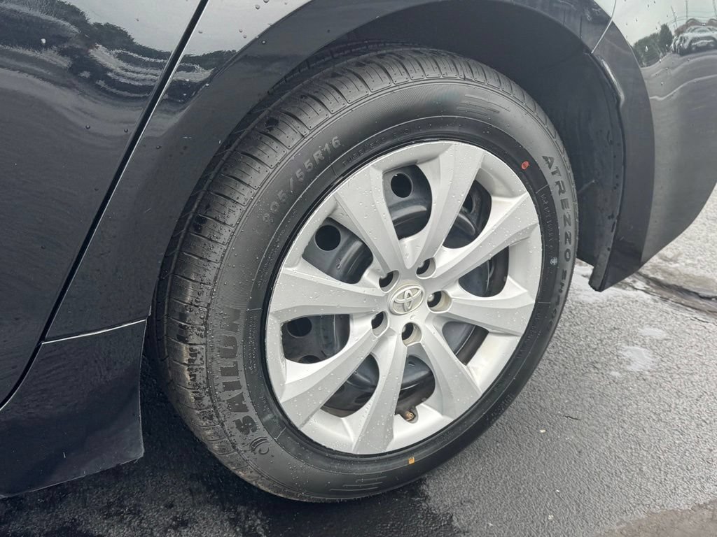 Used 2025 Toyota Corolla LE FWD image 28