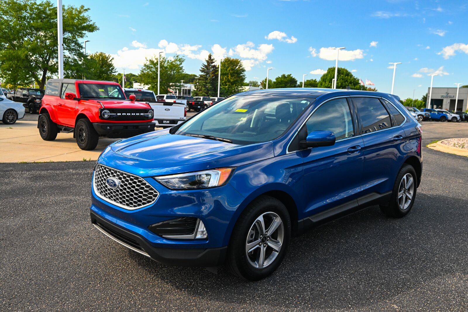 Certified 2024 Ford Edge SEL w/ Convenience Package AWD/4WD image 9