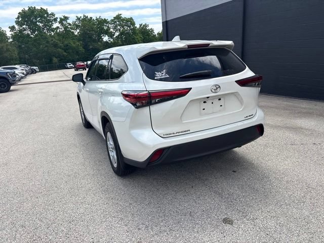 Used 2021 Toyota Highlander LE AWD/4WD image 29