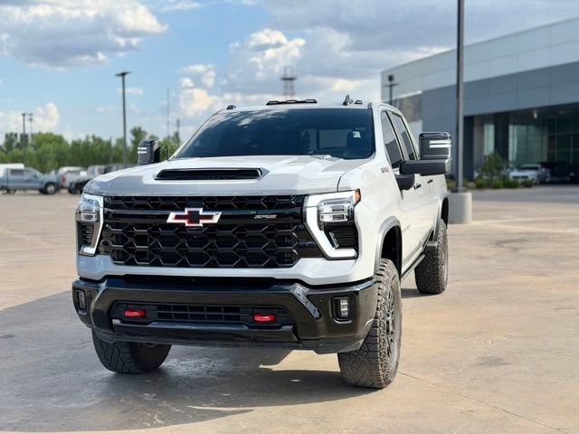 Used 2025 Chevrolet Silverado 2500 ZR2 w/ Technology Package AWD/4WD image 2