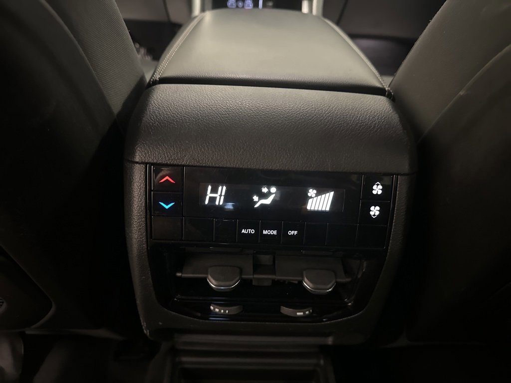 Used 2023 Jeep Grand Cherokee L Laredo image 33