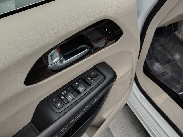 Used 2024 Chrysler Pacifica Limited AWD/4WD image 22