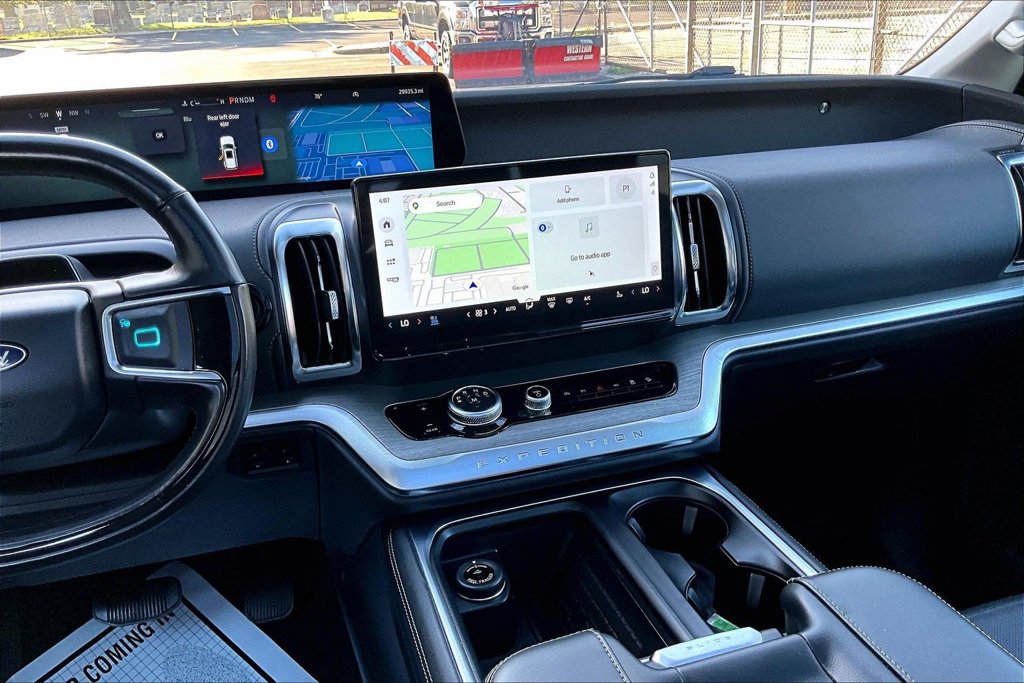 Certified 2025 Ford Expedition Platinum AWD/4WD image 6