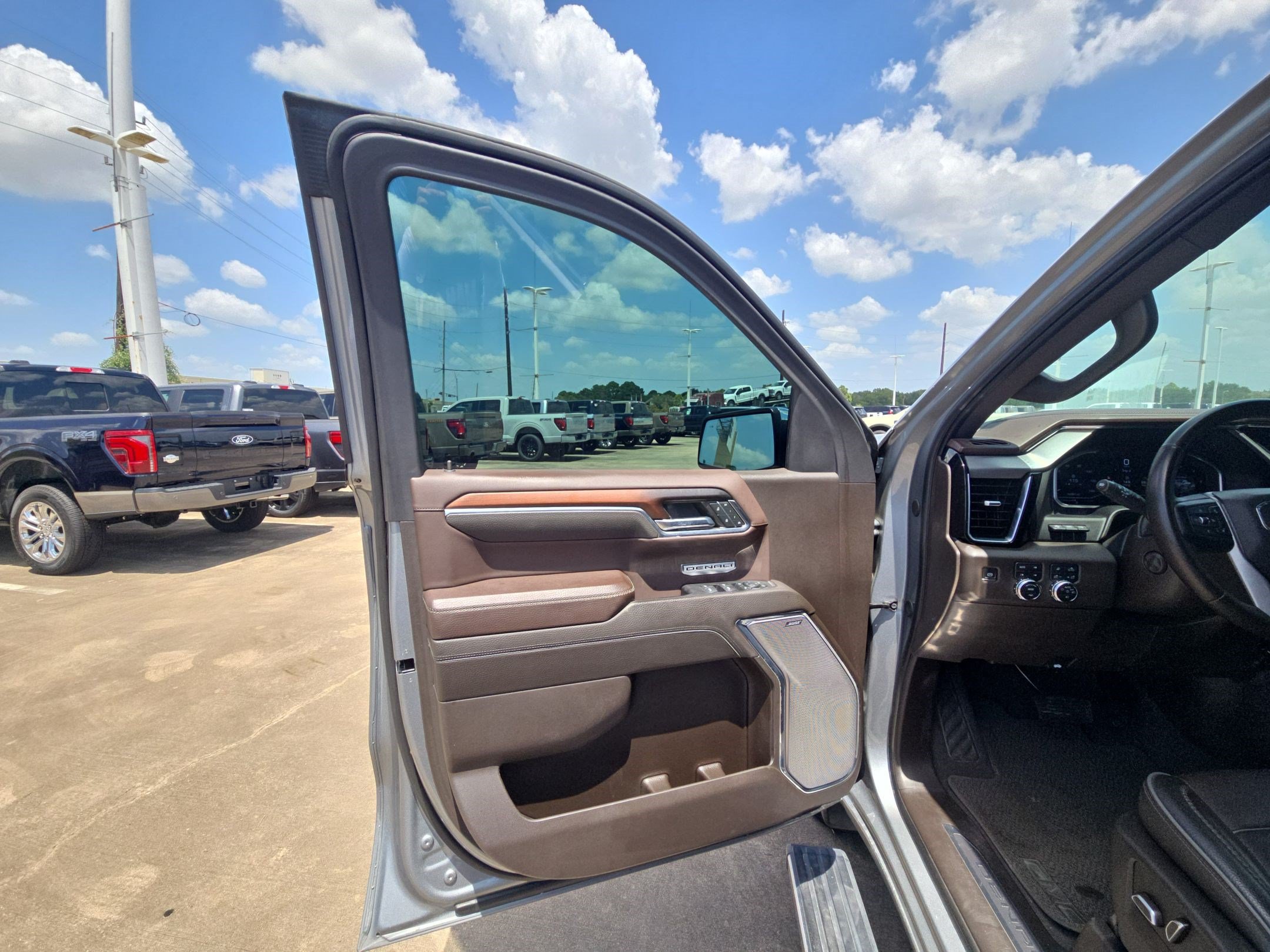 Used 2024 GMC Sierra 1500 Denali w/ Denali Reserve Package AWD/4WD image 14