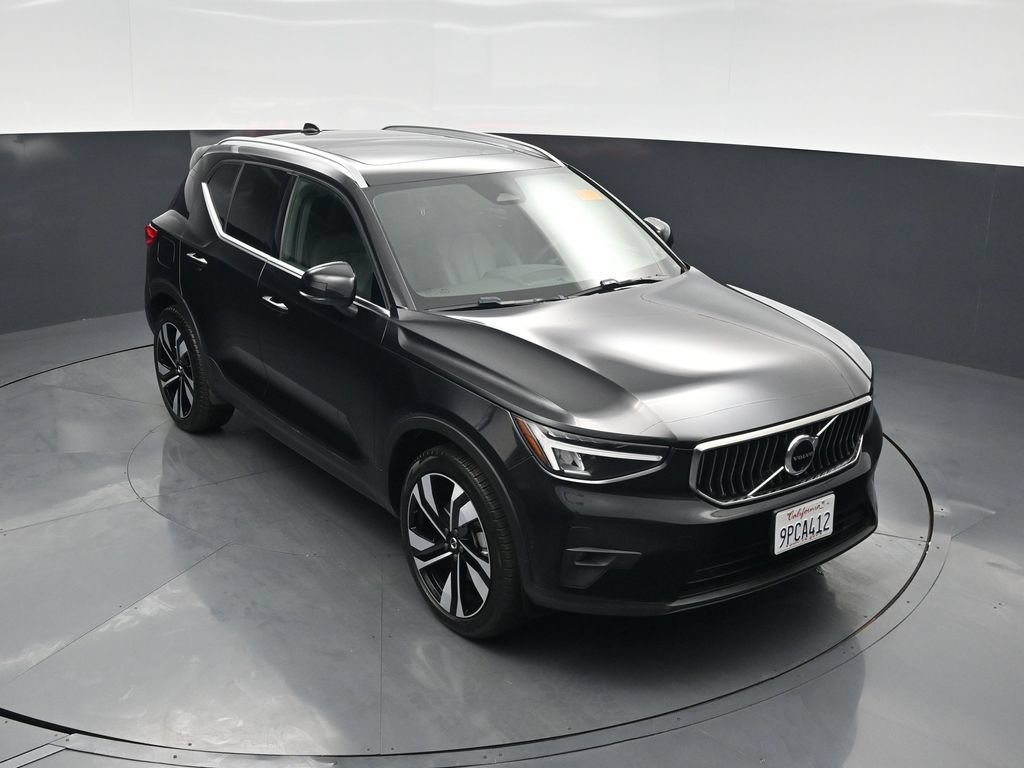 Used 2025 Volvo XC40 B5 Plus AWD/4WD image 40