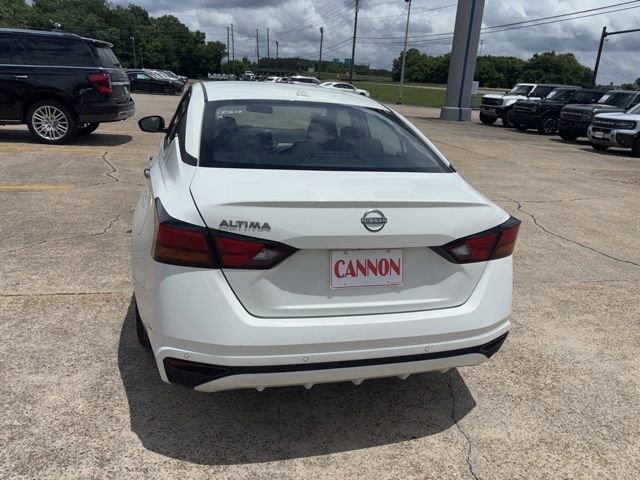 Used 2025 Nissan Altima 2.5 SV FWD image 8