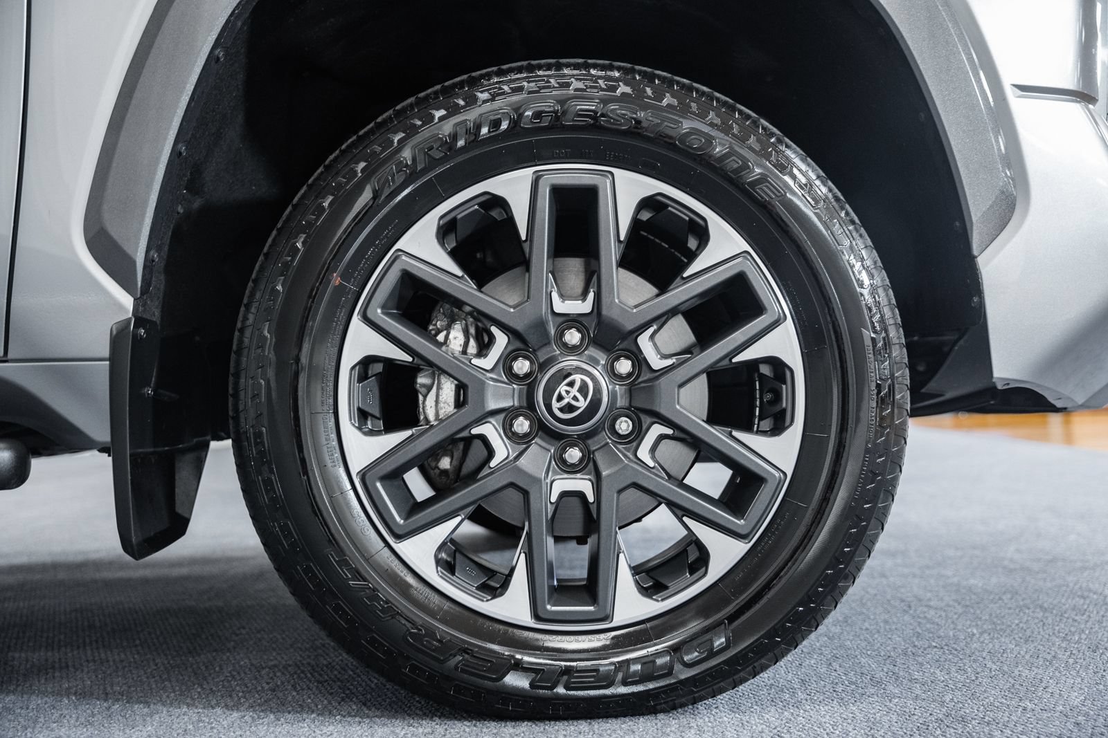 Used 2025 Toyota Tundra Limited AWD/4WD image 18