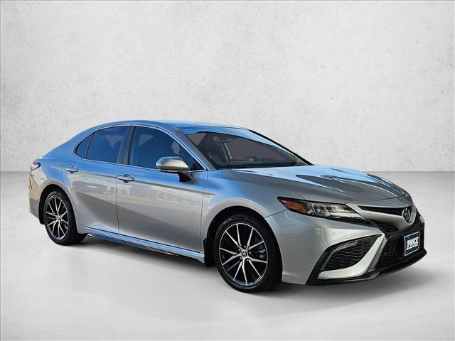 Used 2022 Toyota Camry SE w/ Convenience Package FWD image 3