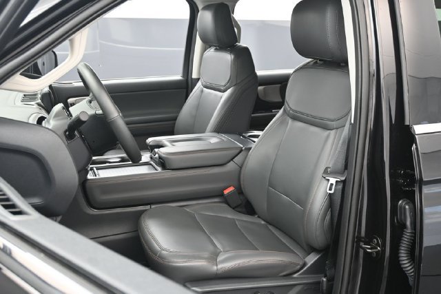 Certified 2025 Ford Expedition Active AWD/4WD image 11