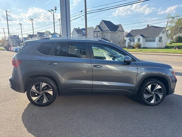 Used 2024 Volkswagen Taos SE AWD/4WD image 5
