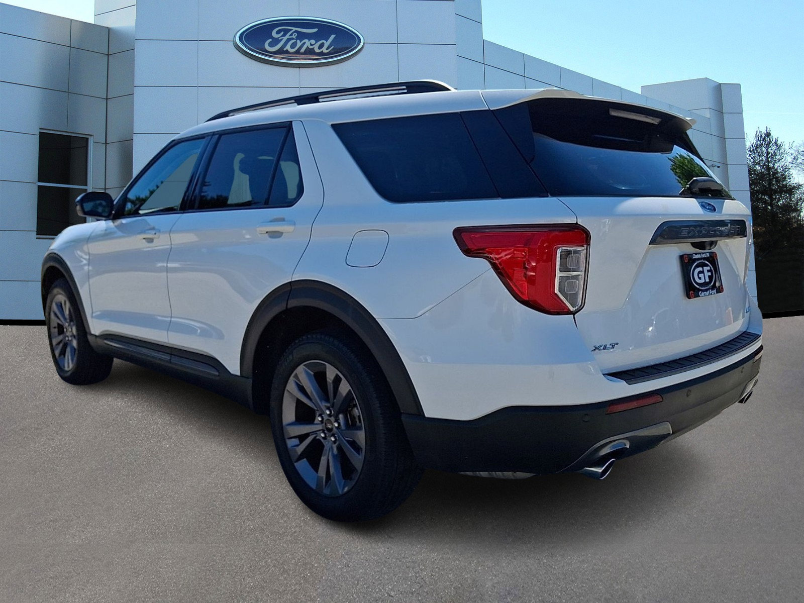 Certified 2023 Ford Explorer XLT w/ Equipment Group 202A AWD/4WD image 5