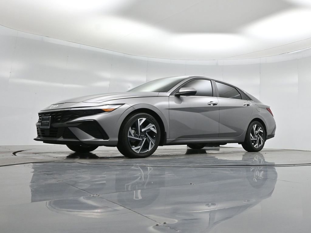 Used 2024 Hyundai Elantra Limited image 27