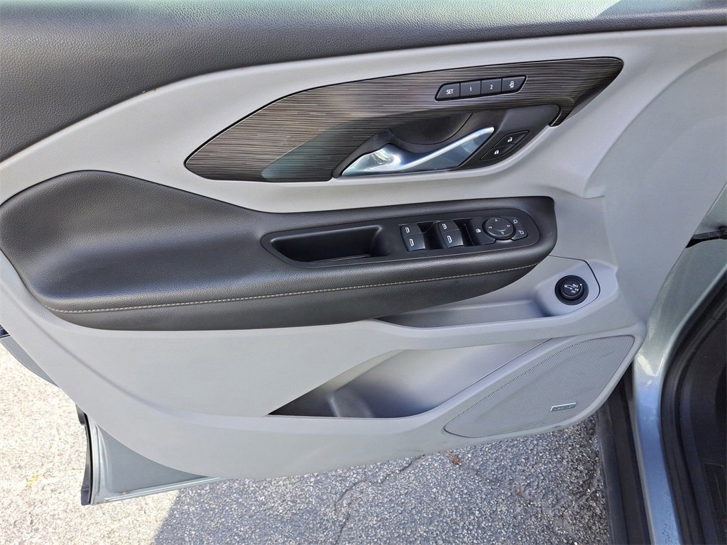 Used 2023 GMC Terrain SLT w/ Infotainment Package II image 13