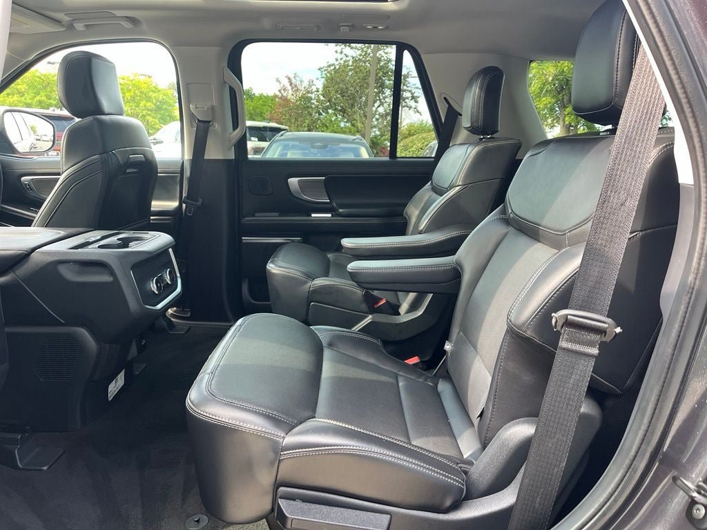 Certified 2025 Ford Expedition Platinum w/ Driver's Package AWD/4WD image 7