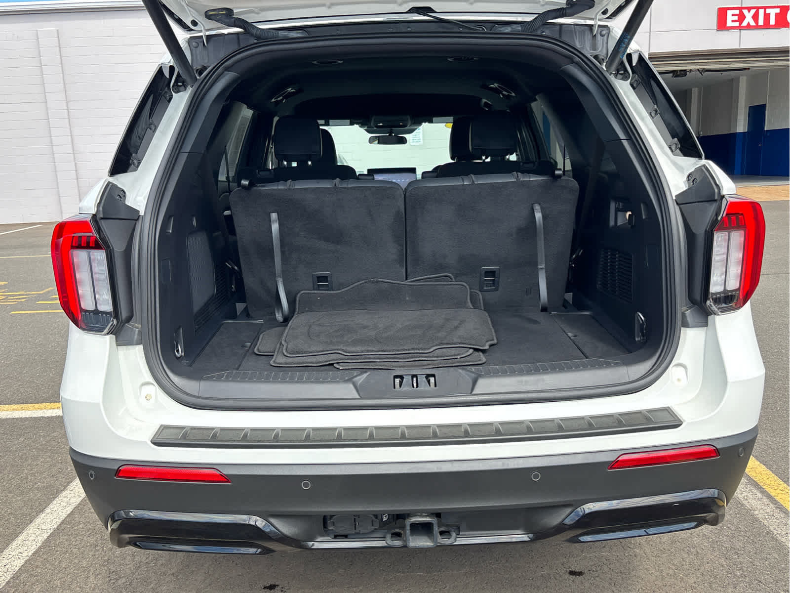 Certified 2025 Ford Explorer ST-Line image 33