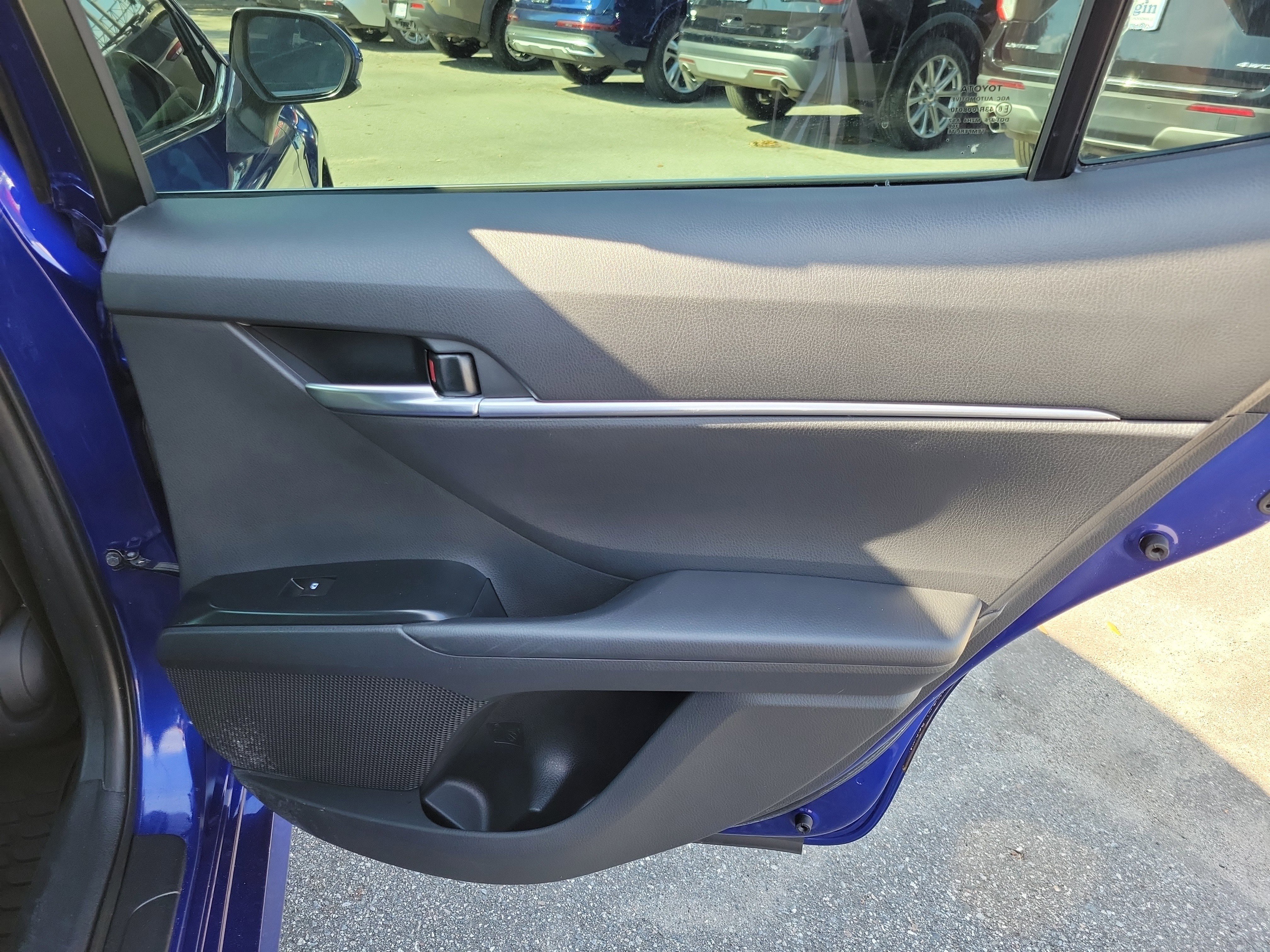 Used 2018 Toyota Camry LE image 25