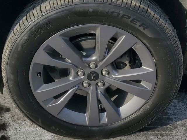 Certified 2022 Ford Explorer XLT w/ Equipment Group 202A image 5