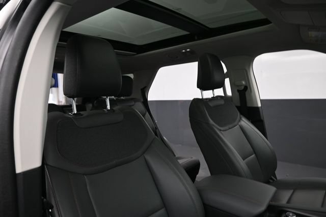 Certified 2025 Ford Explorer Active w/ Active Comfort Package AWD/4WD image 32