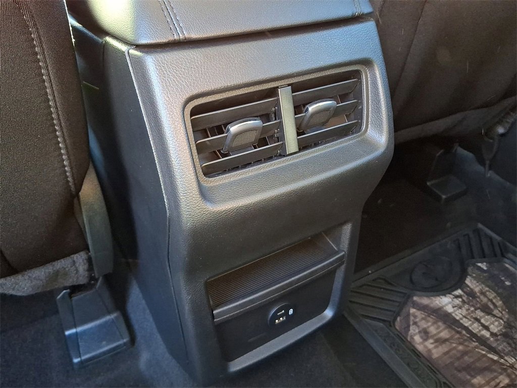 Certified 2022 Ford Edge SE w/ Black Appearance Package image 11