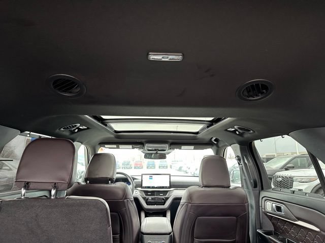Certified 2025 Ford Explorer Platinum w/ Ultimate Package AWD/4WD image 9