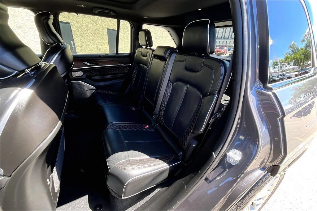 Used 2022 Jeep Grand Cherokee Summit w/ Advanced Protech Group IV AWD/4WD image 25