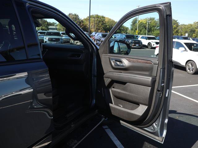 Used 2021 Chevrolet Suburban Z71 w/ Z71 Off-Road Package AWD/4WD image 30