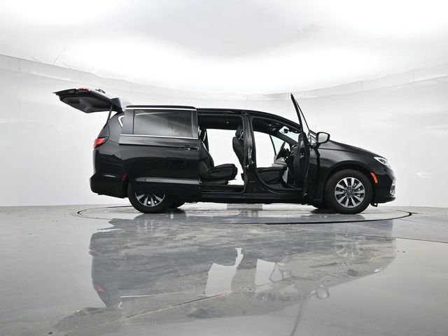 Used 2025 Chrysler Pacifica Select FWD image 52