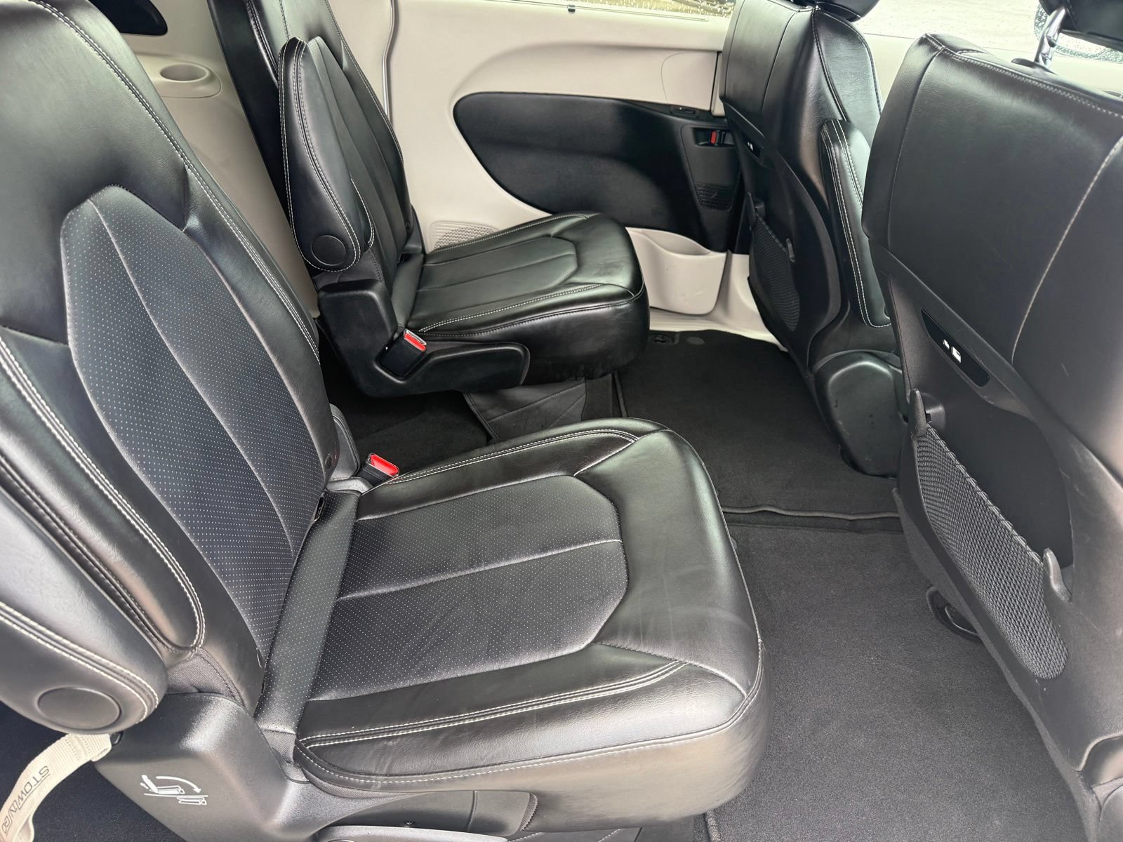 Used 2024 Chrysler Pacifica Touring-L FWD image 19