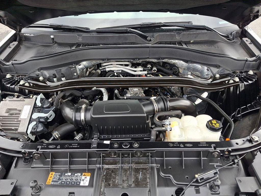 Certified 2020 Ford Explorer Platinum w/ Premium Technology Package image 32