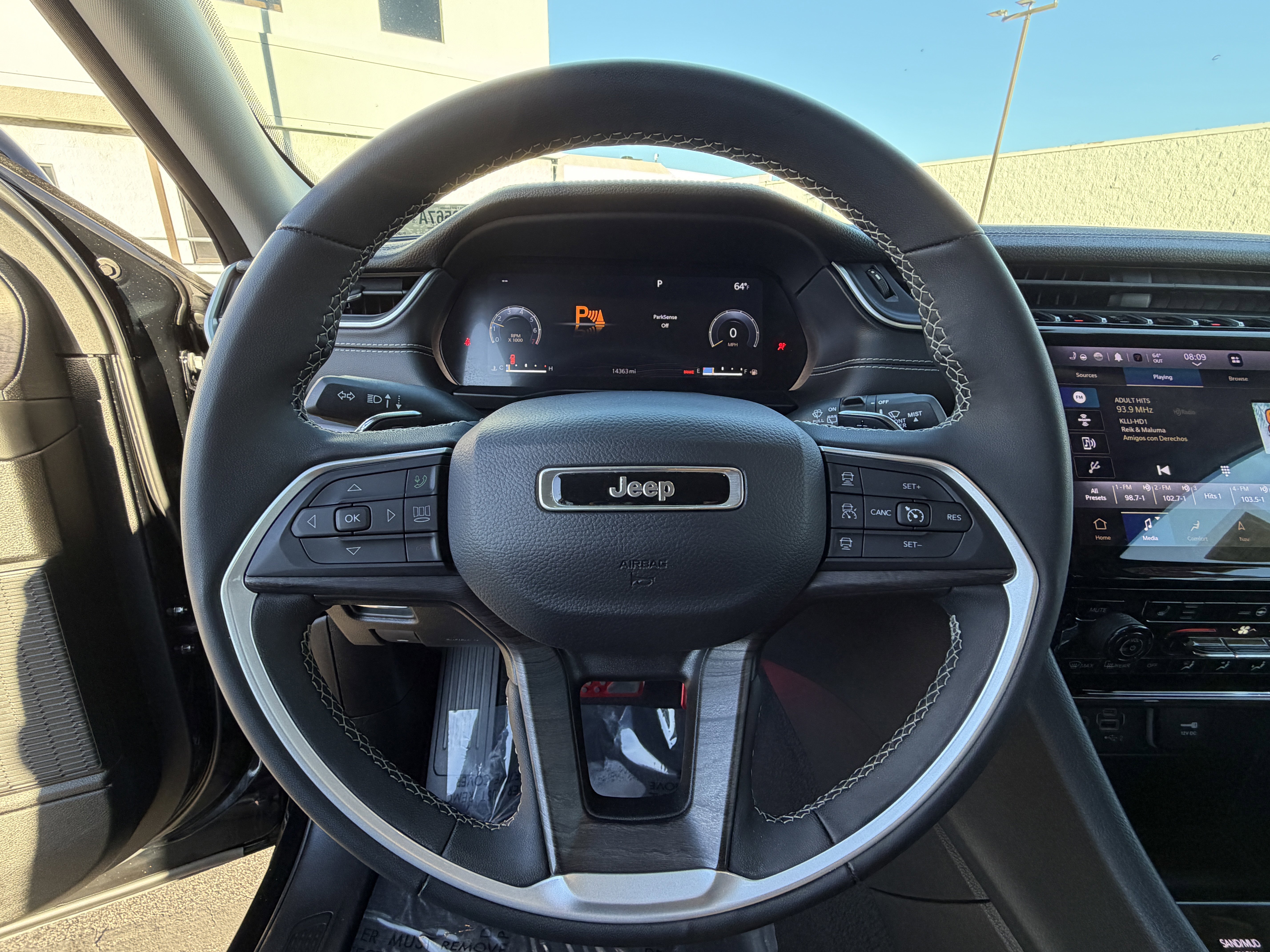 Used 2023 Jeep Grand Cherokee Limited image 15