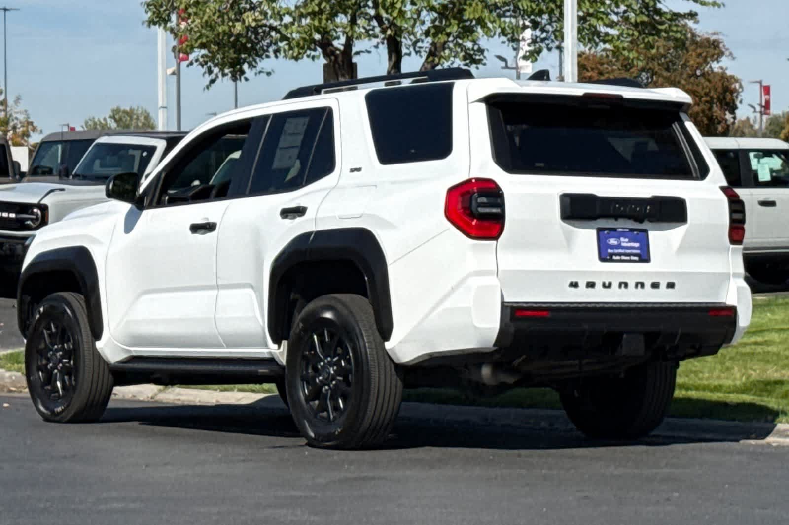 Used 2025 Toyota 4Runner SR5 AWD/4WD image 6