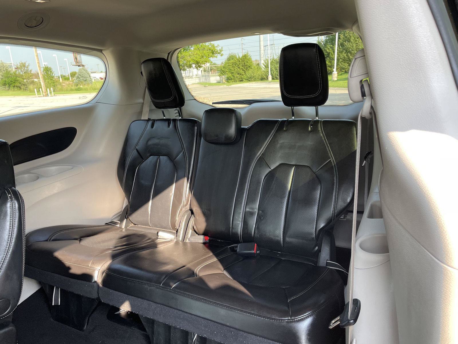 Used 2023 Chrysler Pacifica Touring-L FWD image 21