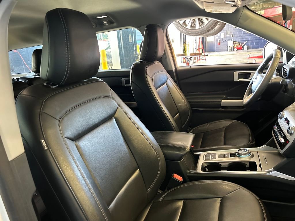 Certified 2021 Ford Explorer XLT w/ Equipment Group 202A image 15