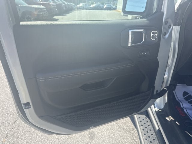 Used 2024 Jeep Wrangler Unlimited Sahara AWD/4WD image 10